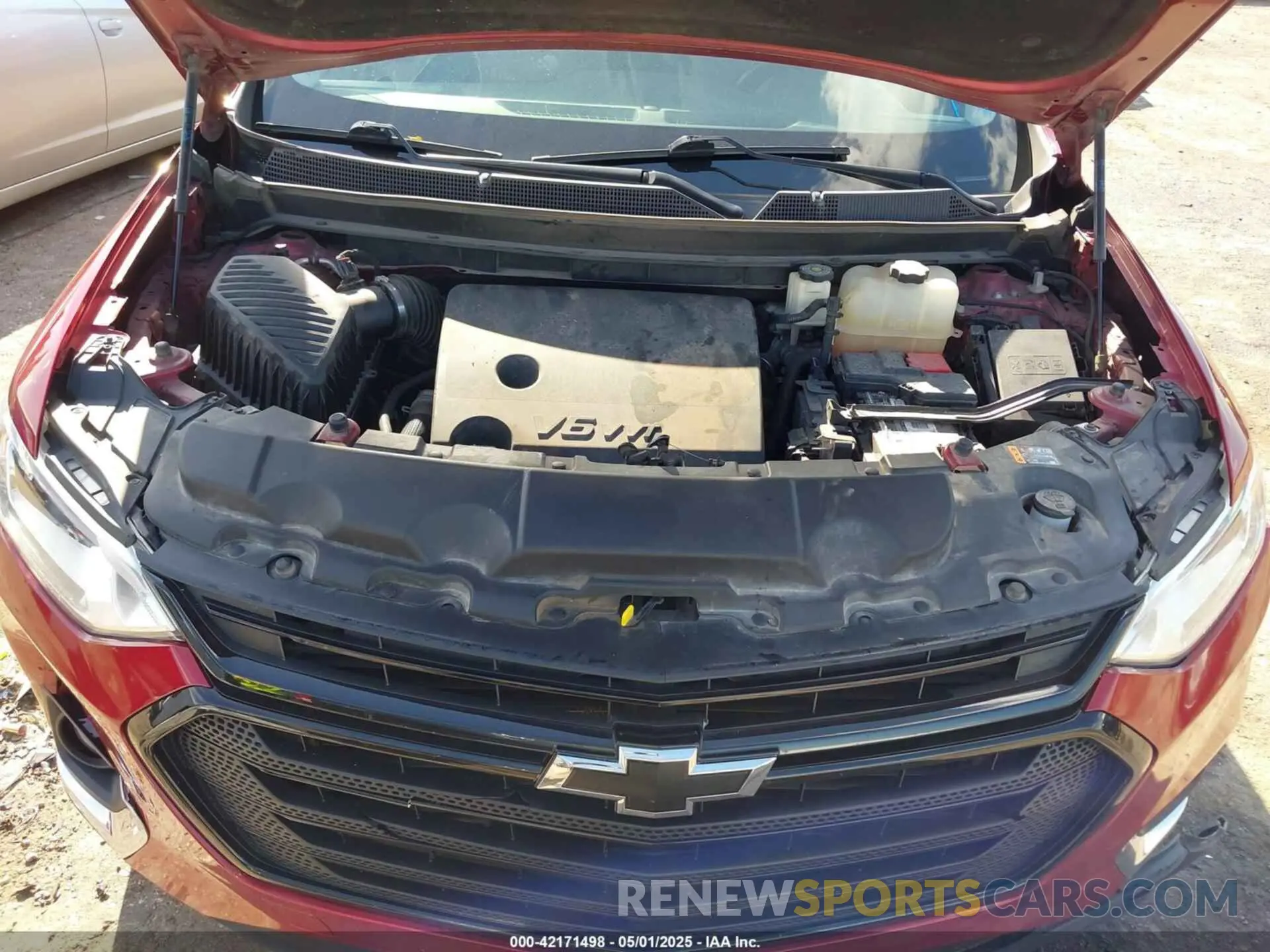 10 Photograph of a damaged car 1GNEVHKW7KJ320203 CHEVROLET TRAVERSE 2019