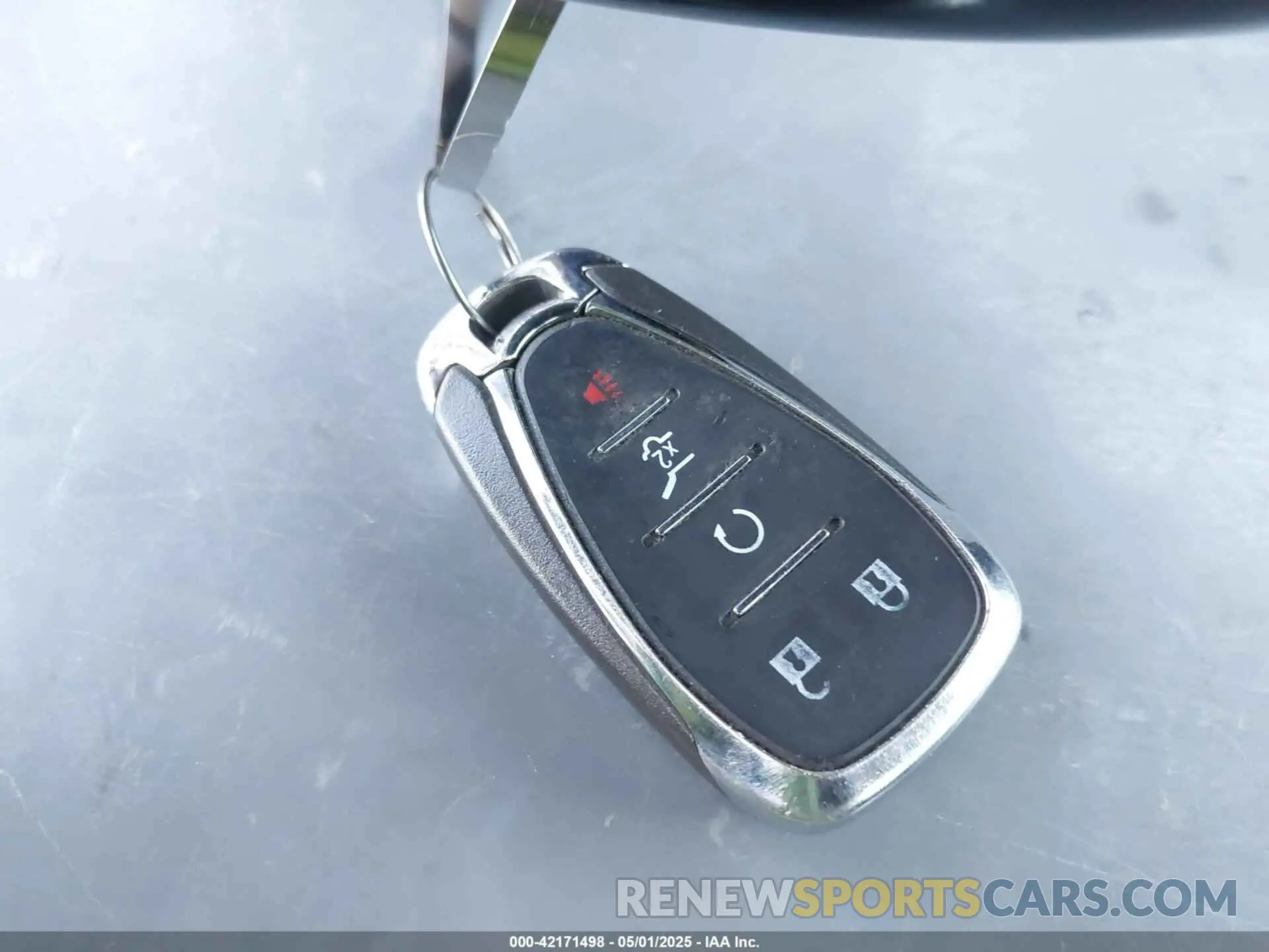 11 Photograph of a damaged car 1GNEVHKW7KJ320203 CHEVROLET TRAVERSE 2019