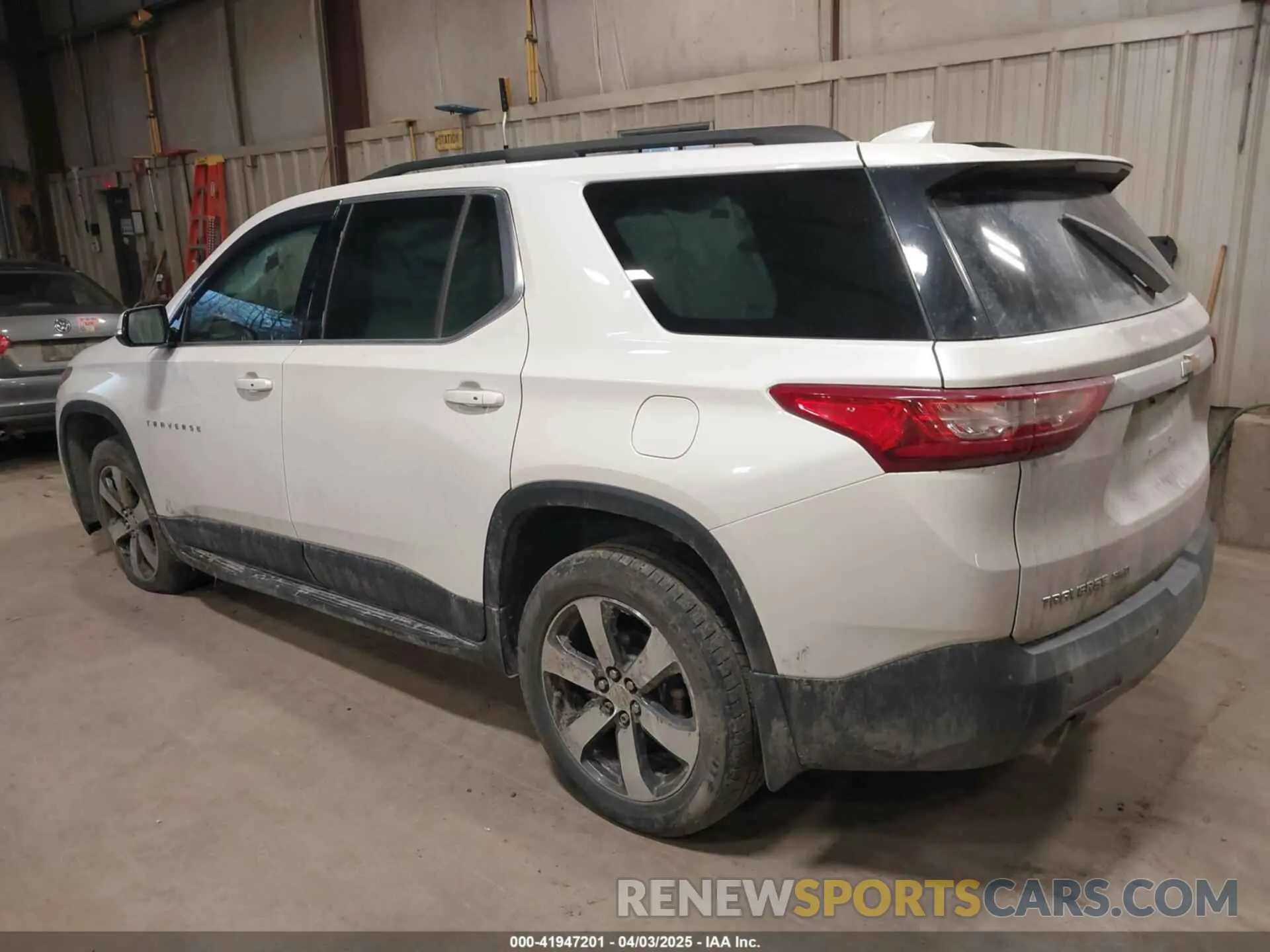 3 Photograph of a damaged car 1GNEVHKW8KJ188245 CHEVROLET TRAVERSE 2019