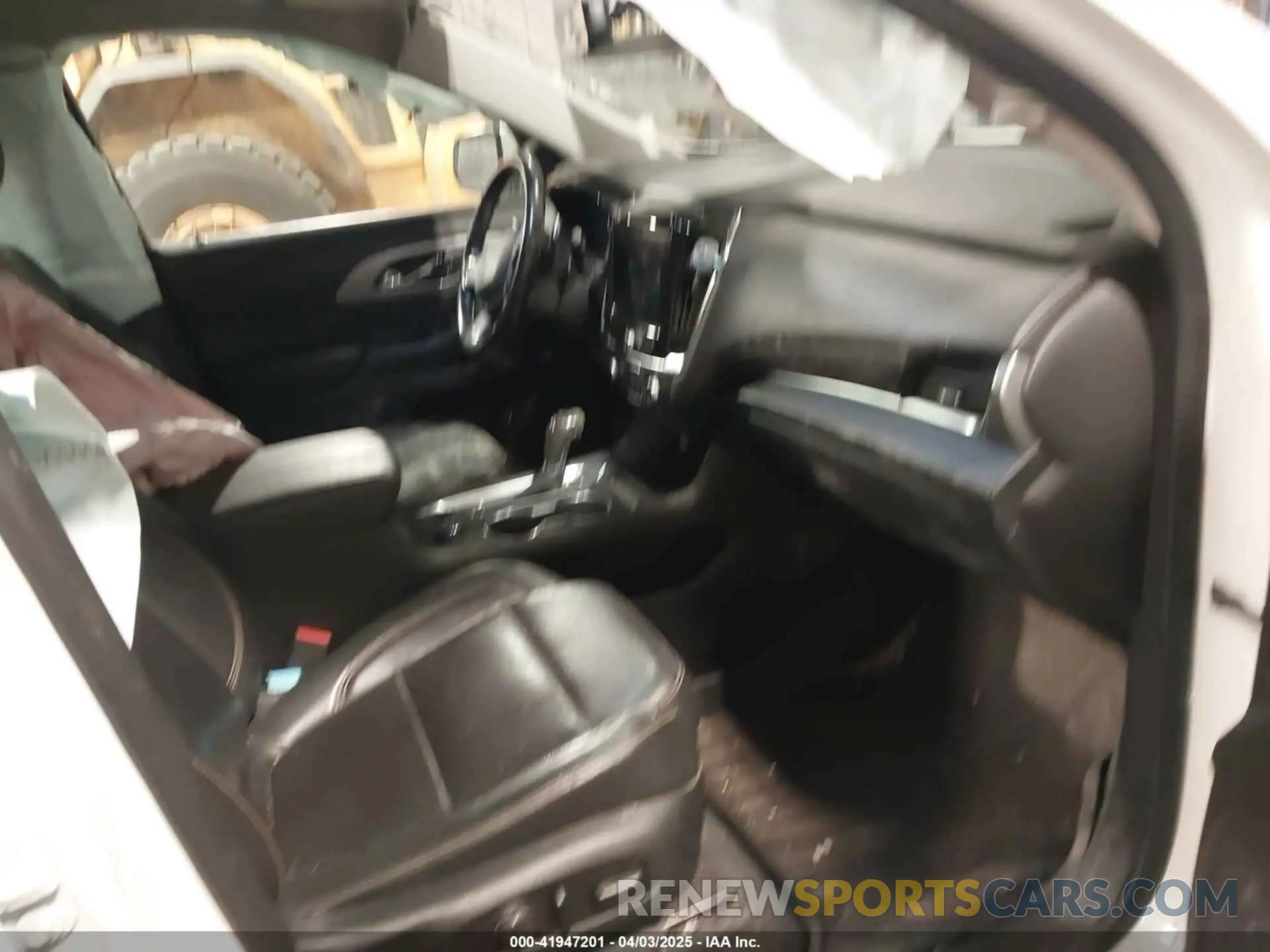 5 Photograph of a damaged car 1GNEVHKW8KJ188245 CHEVROLET TRAVERSE 2019