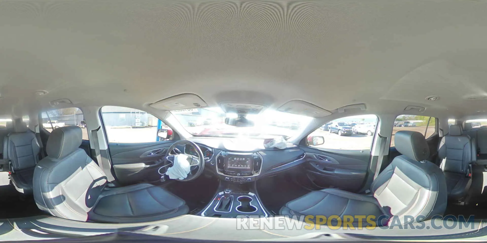 15 Photograph of a damaged car 1GNEVHKW8KJ251313 CHEVROLET TRAVERSE 2019