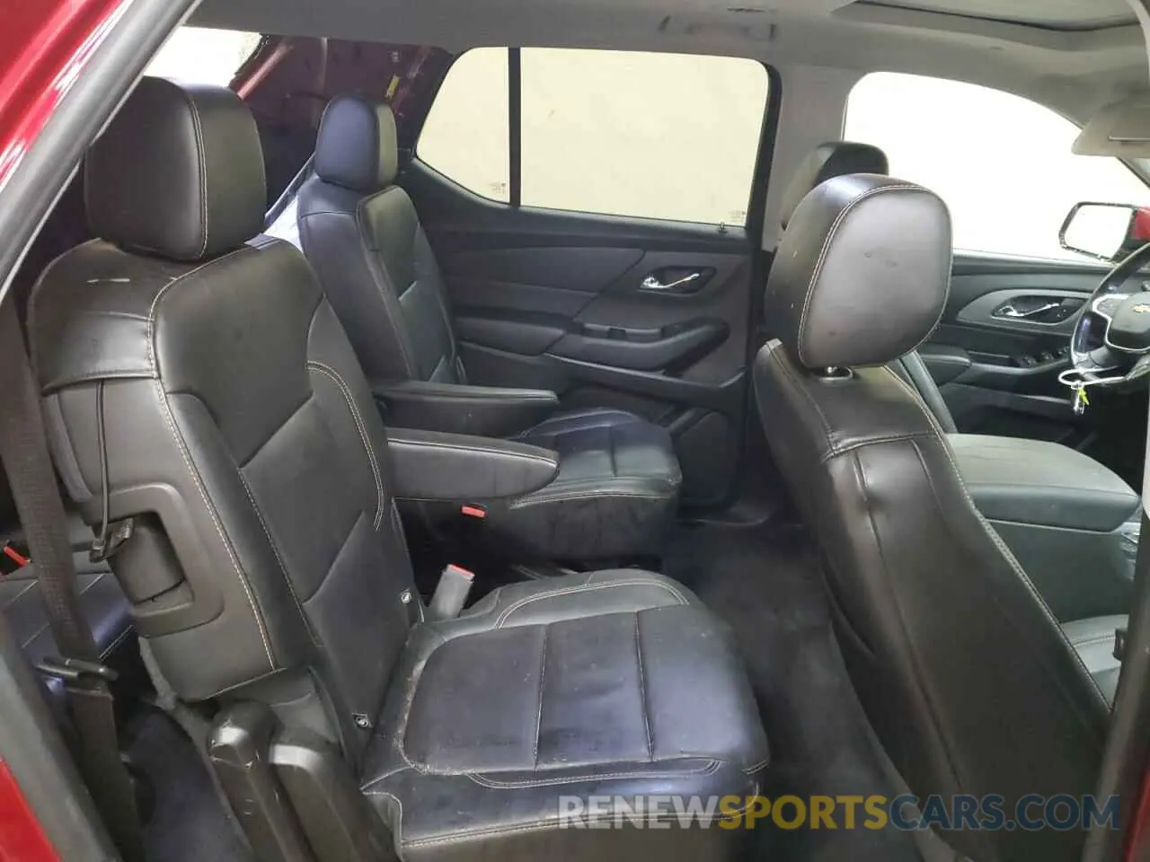 11 Photograph of a damaged car 1GNEVHKW9KJ128572 CHEVROLET TRAVERSE 2019