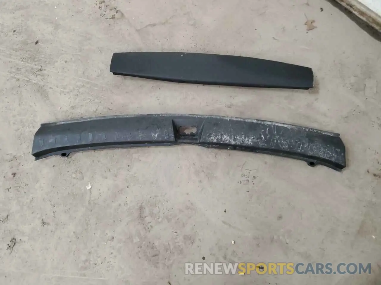 13 Photograph of a damaged car 1GNEVHKW9KJ128572 CHEVROLET TRAVERSE 2019