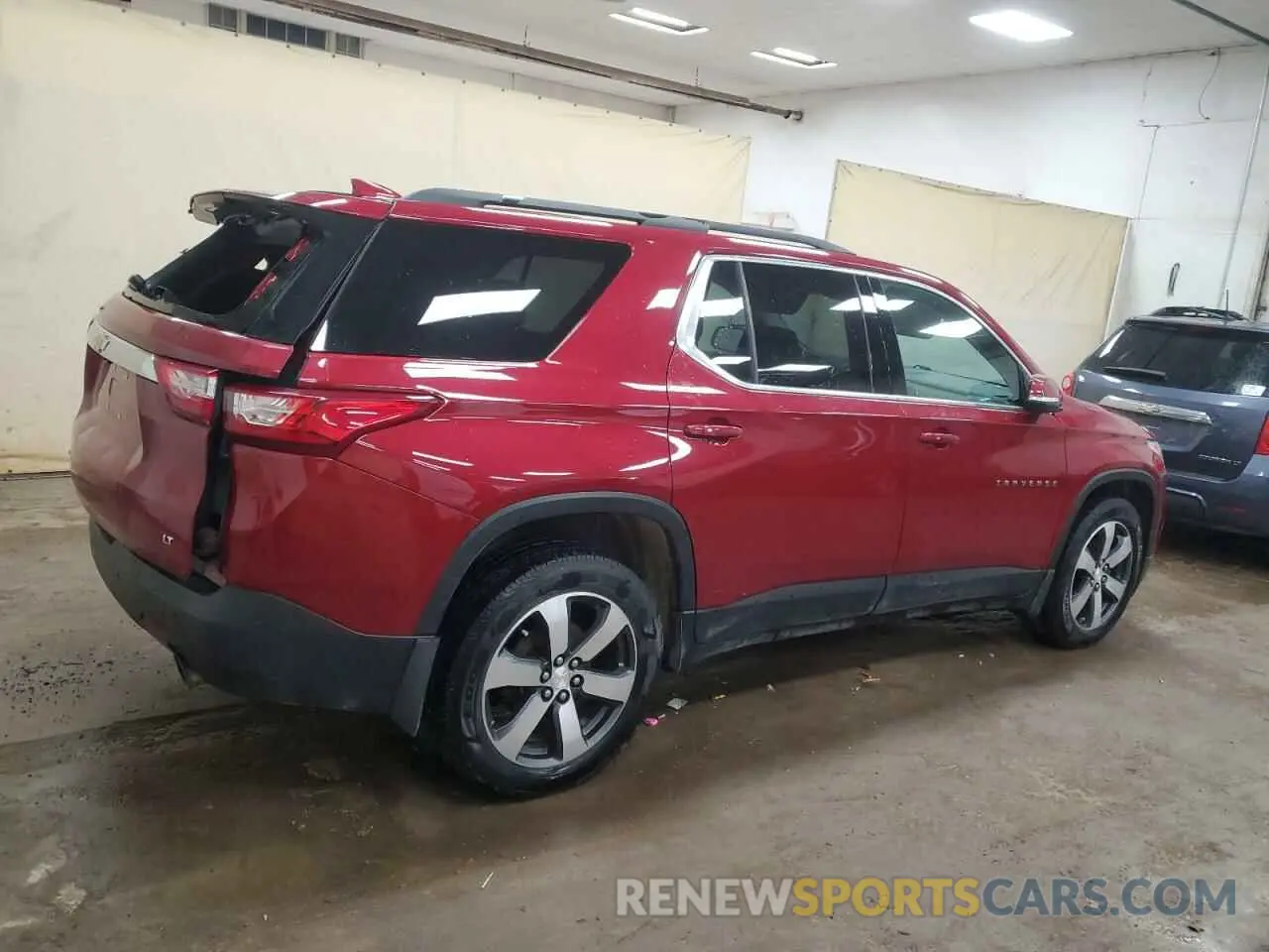 3 Photograph of a damaged car 1GNEVHKW9KJ128572 CHEVROLET TRAVERSE 2019