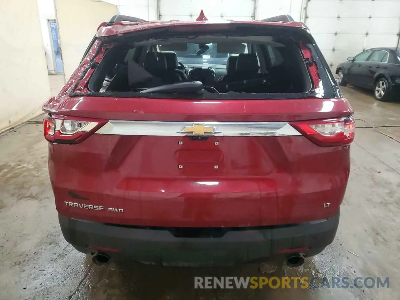 6 Photograph of a damaged car 1GNEVHKW9KJ128572 CHEVROLET TRAVERSE 2019