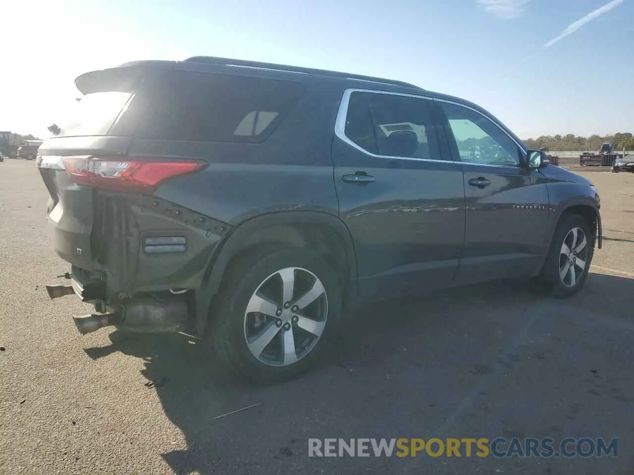 3 Photograph of a damaged car 1GNEVHKW9KJ172474 CHEVROLET TRAVERSE 2019
