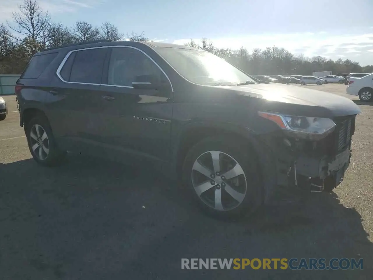 4 Photograph of a damaged car 1GNEVHKW9KJ172474 CHEVROLET TRAVERSE 2019