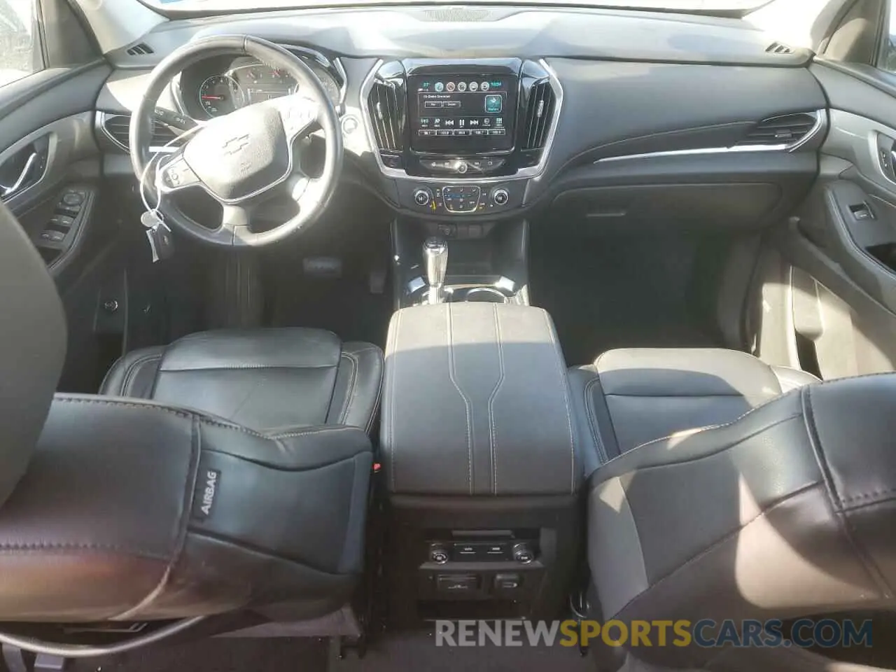 8 Photograph of a damaged car 1GNEVHKW9KJ172474 CHEVROLET TRAVERSE 2019