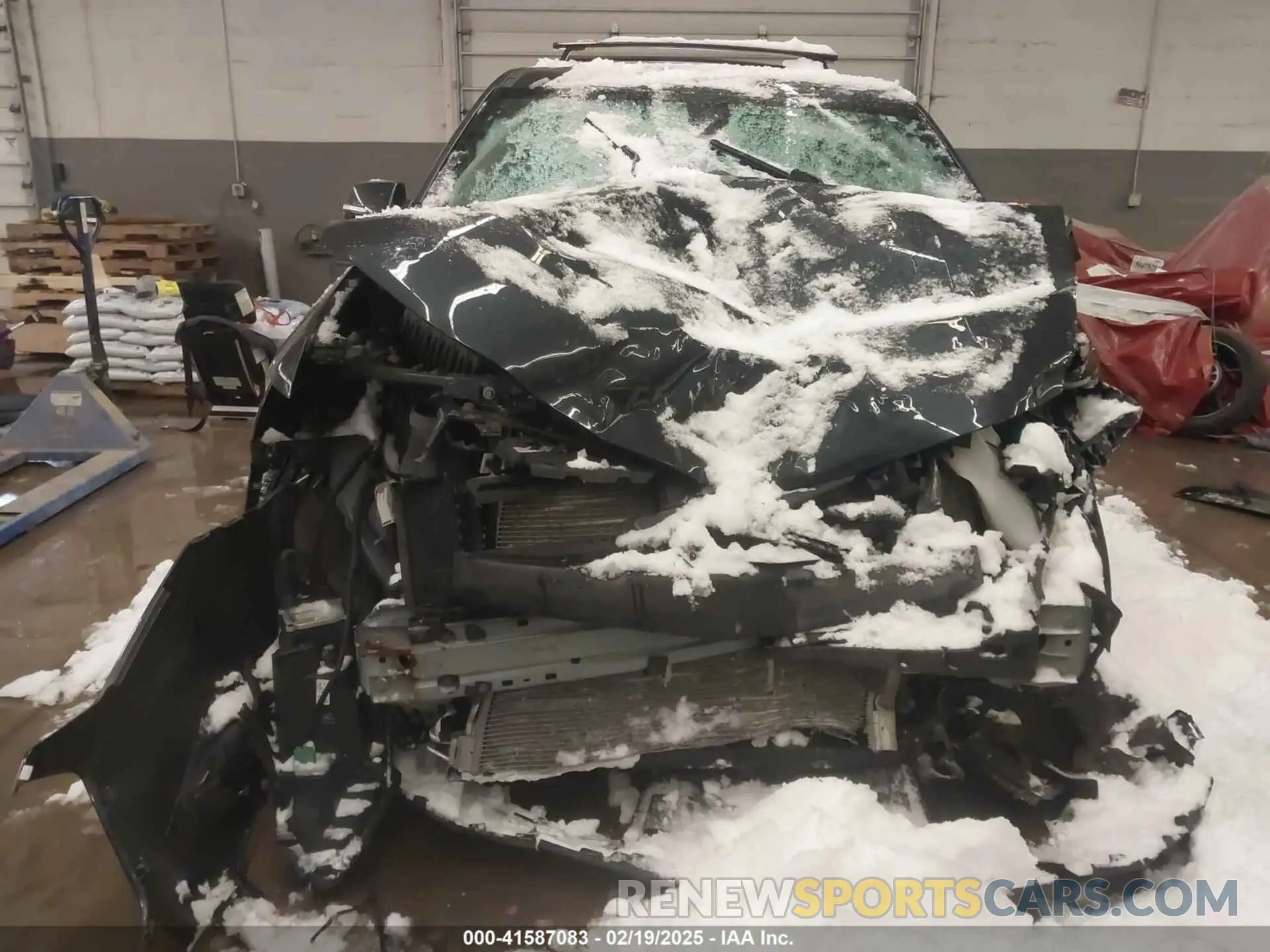 12 Photograph of a damaged car 1GNEVHKWXKJ189106 CHEVROLET TRAVERSE 2019
