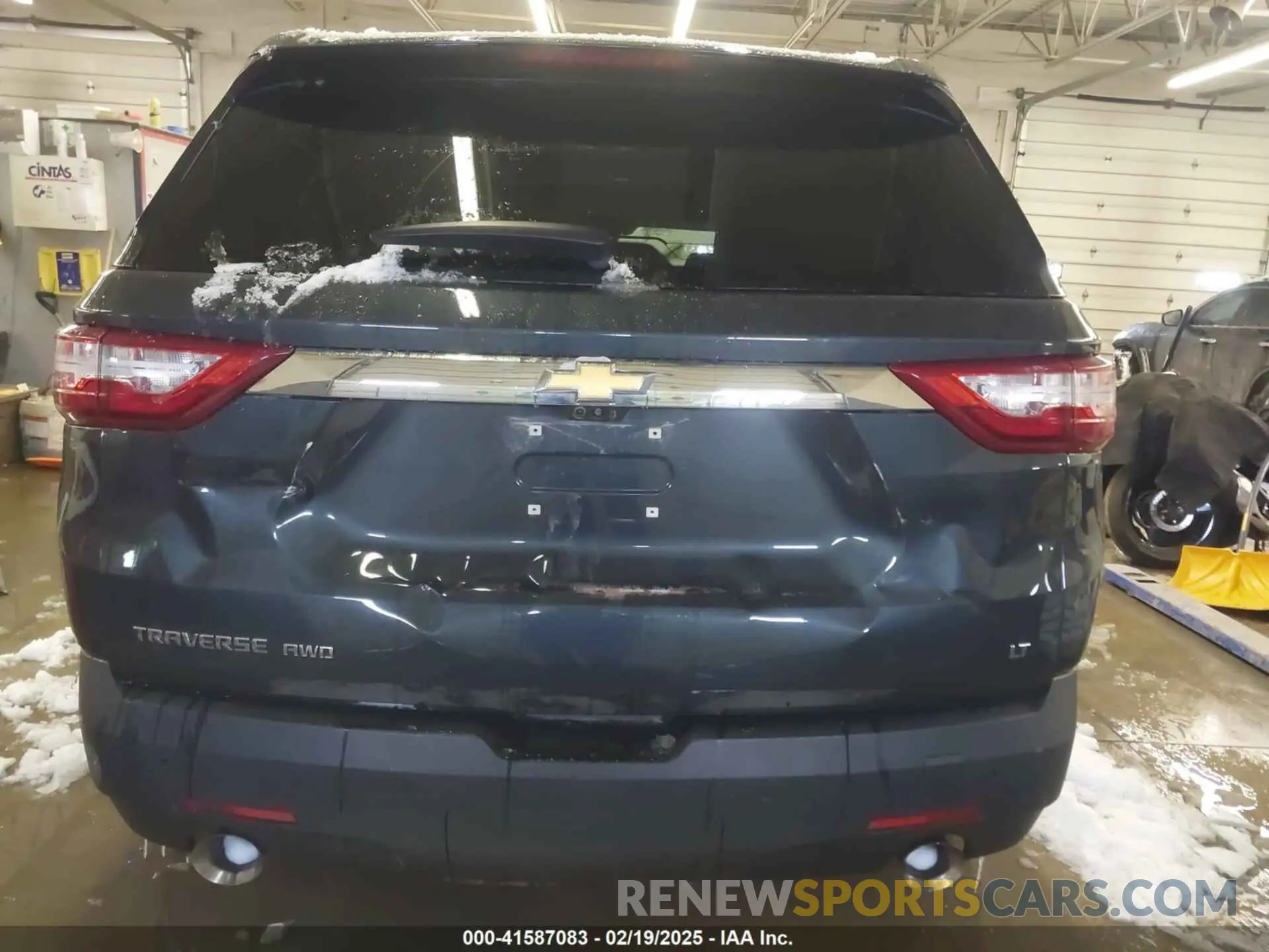 16 Photograph of a damaged car 1GNEVHKWXKJ189106 CHEVROLET TRAVERSE 2019
