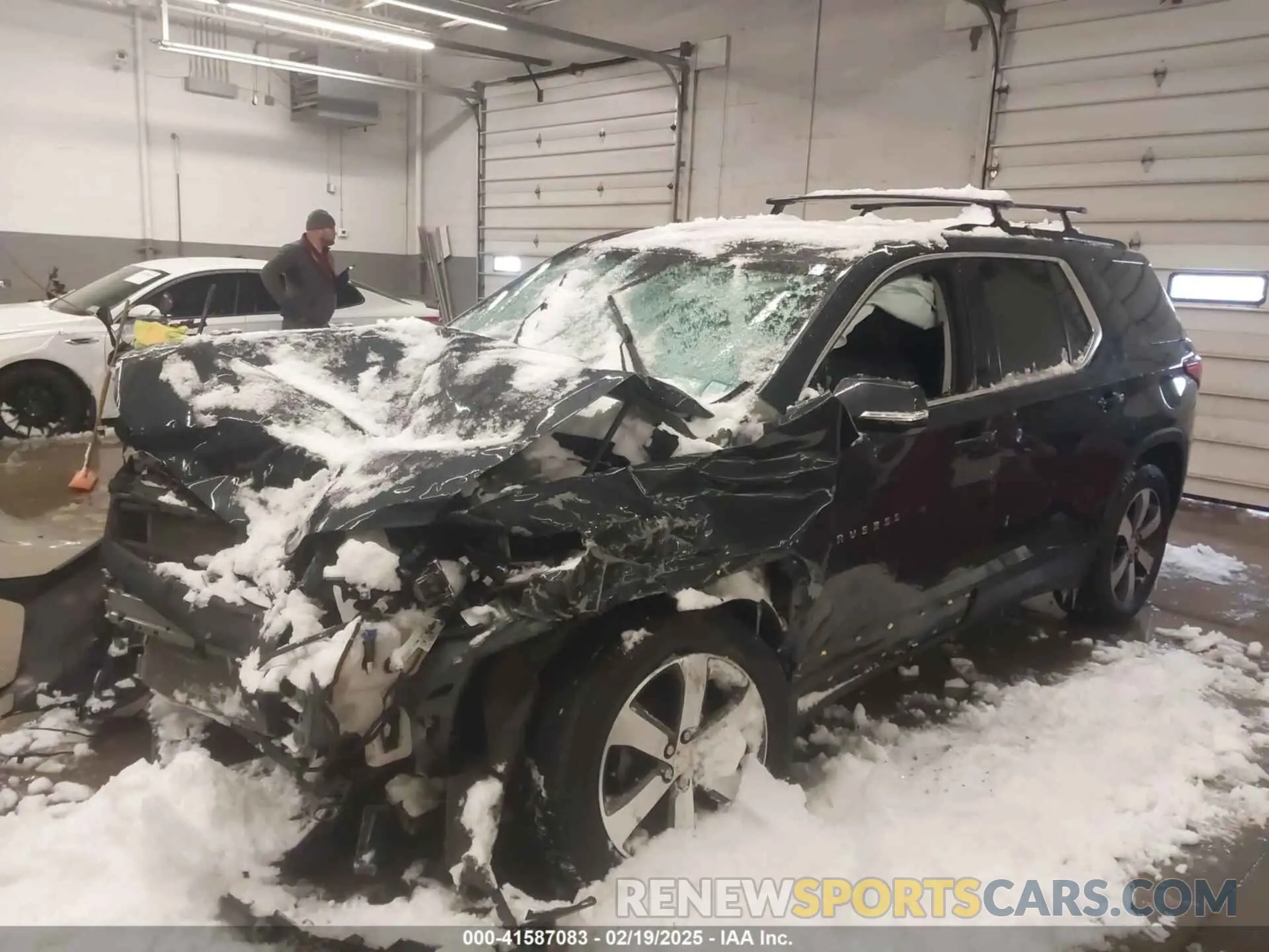 2 Photograph of a damaged car 1GNEVHKWXKJ189106 CHEVROLET TRAVERSE 2019