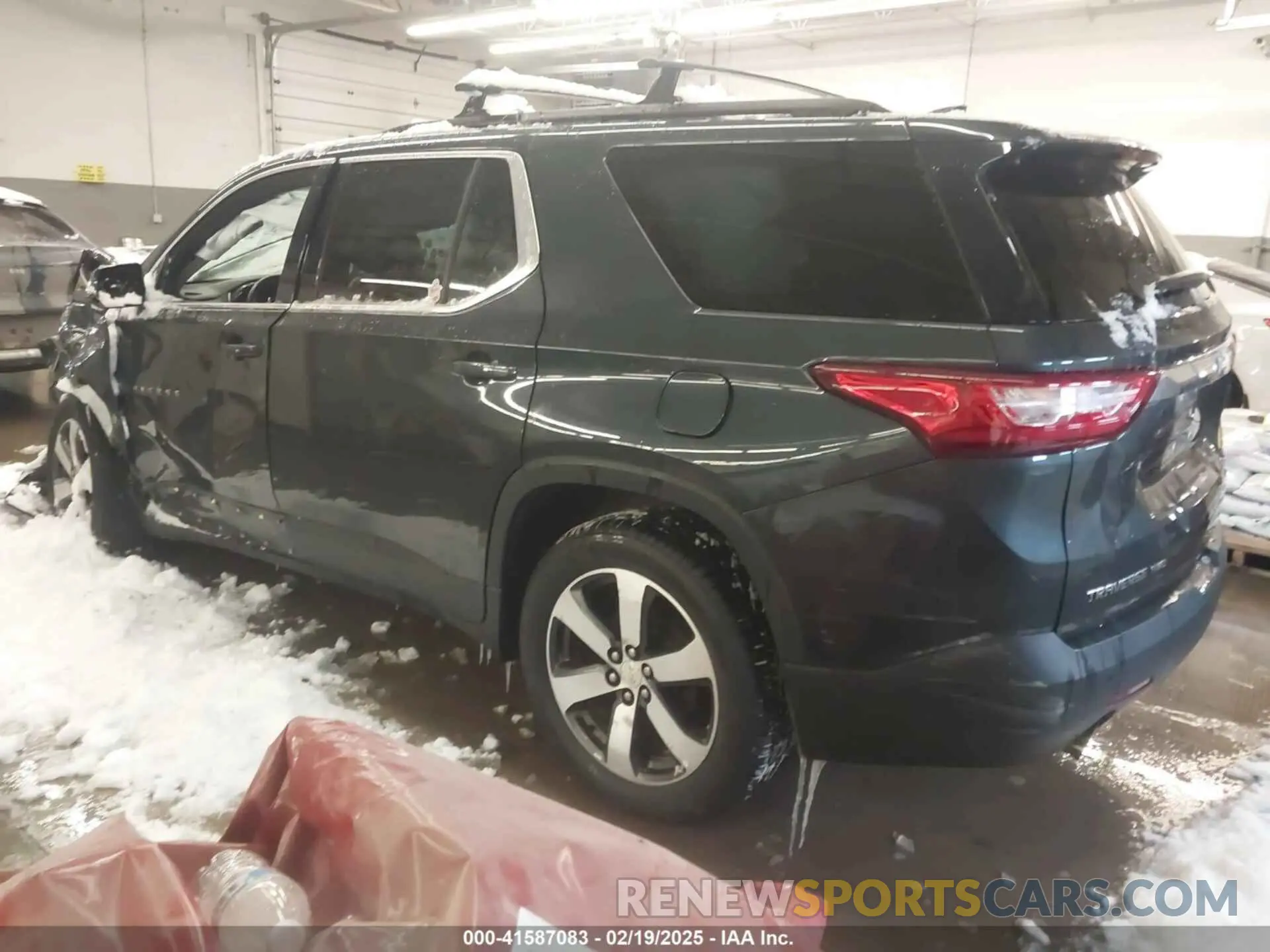 3 Photograph of a damaged car 1GNEVHKWXKJ189106 CHEVROLET TRAVERSE 2019