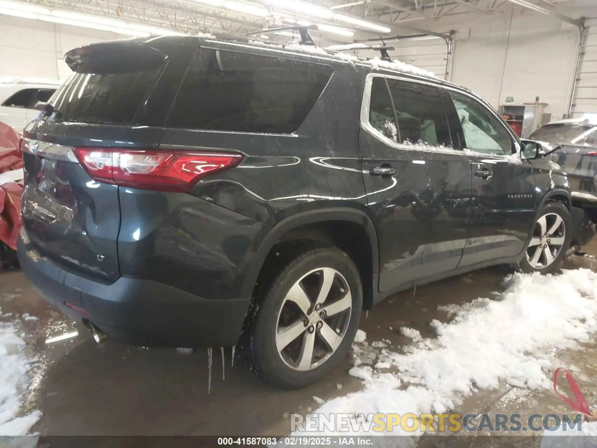 4 Photograph of a damaged car 1GNEVHKWXKJ189106 CHEVROLET TRAVERSE 2019