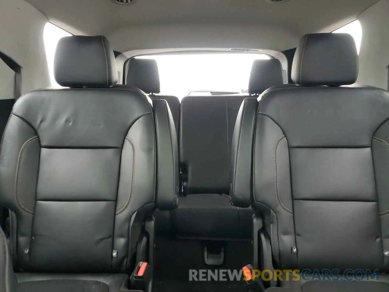10 Photograph of a damaged car 1GNEVHKWXKJ259932 CHEVROLET TRAVERSE 2019