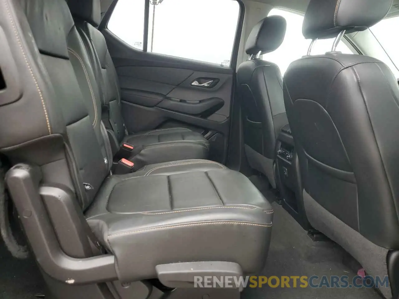 11 Photograph of a damaged car 1GNEVHKWXKJ259932 CHEVROLET TRAVERSE 2019