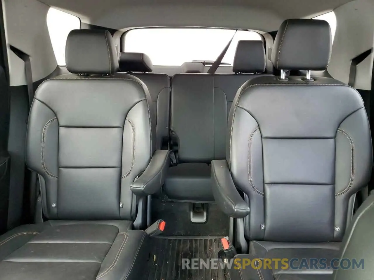10 Photograph of a damaged car 1GNEVHKWXKJ291442 CHEVROLET TRAVERSE 2019