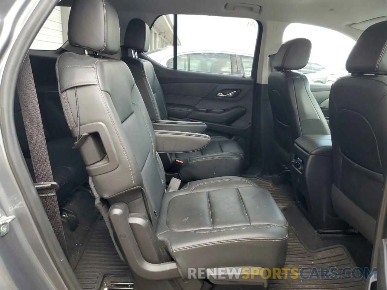 11 Photograph of a damaged car 1GNEVHKWXKJ291442 CHEVROLET TRAVERSE 2019
