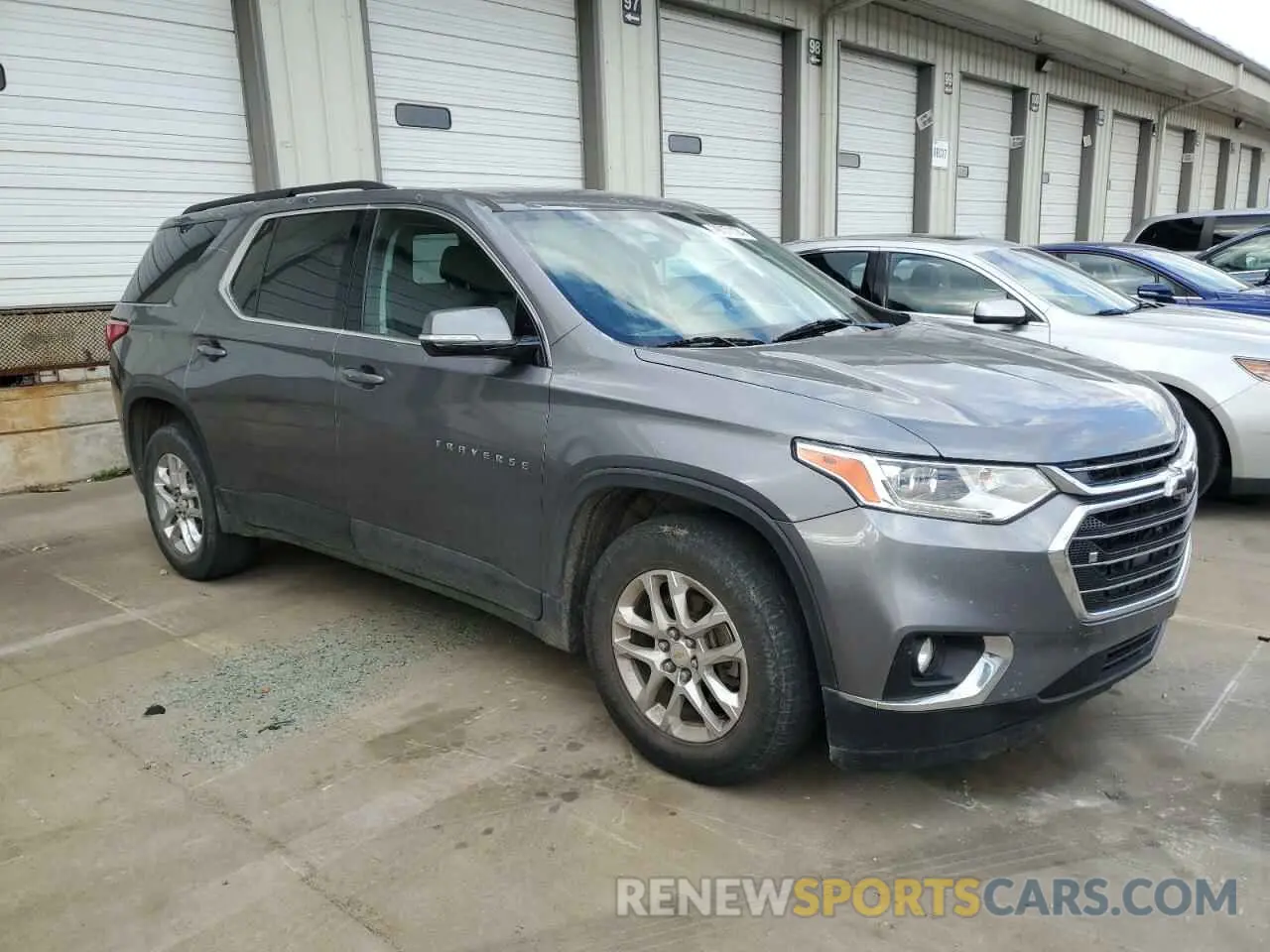 4 Photograph of a damaged car 1GNEVHKWXKJ291442 CHEVROLET TRAVERSE 2019