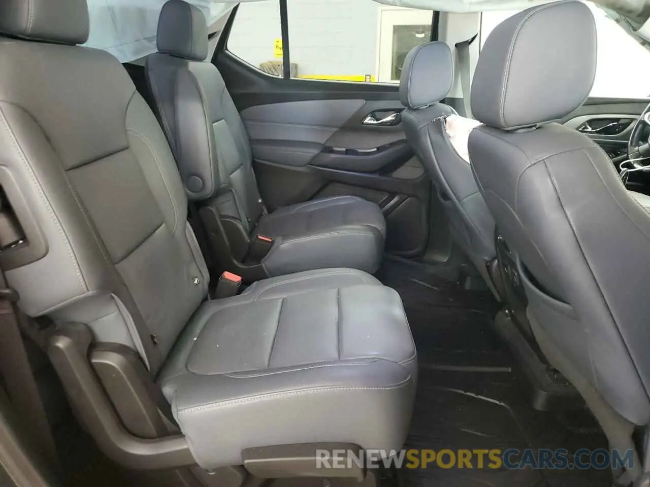 11 Photograph of a damaged car 1GNEVHKWXKJ317621 CHEVROLET TRAVERSE 2019
