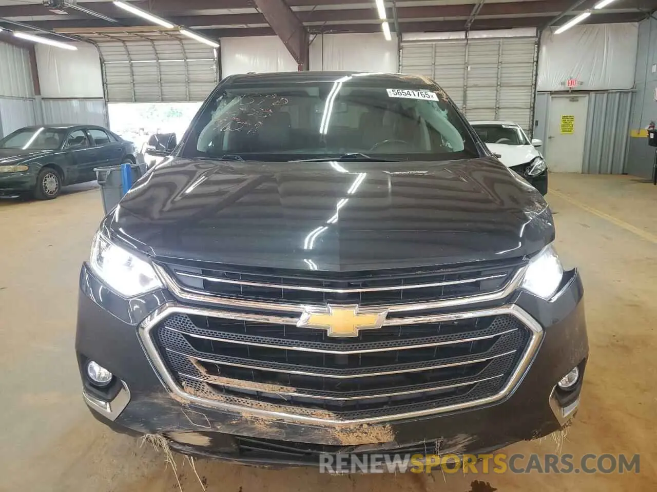 5 Photograph of a damaged car 1GNEVHKWXKJ317621 CHEVROLET TRAVERSE 2019