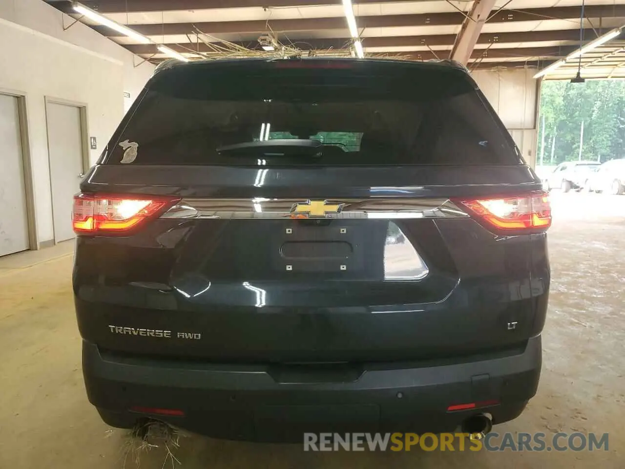 6 Photograph of a damaged car 1GNEVHKWXKJ317621 CHEVROLET TRAVERSE 2019
