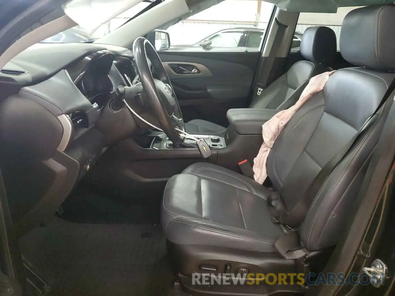 7 Photograph of a damaged car 1GNEVHKWXKJ317621 CHEVROLET TRAVERSE 2019