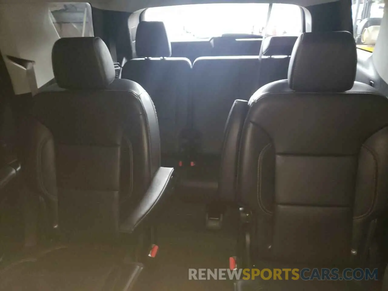 10 Photograph of a damaged car 1GNEVJKW0KJ129049 CHEVROLET TRAVERSE 2019