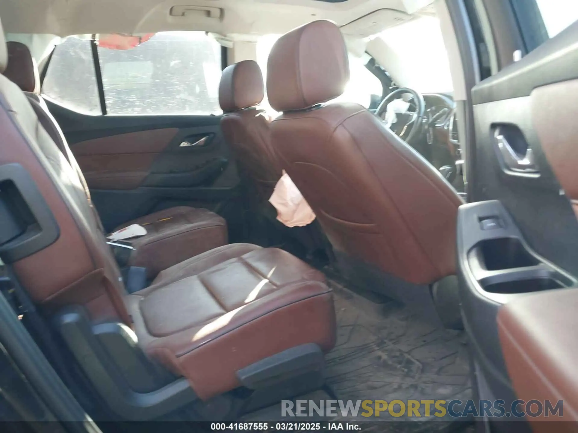 8 Photograph of a damaged car 1GNEVJKW0KJ164481 CHEVROLET TRAVERSE 2019