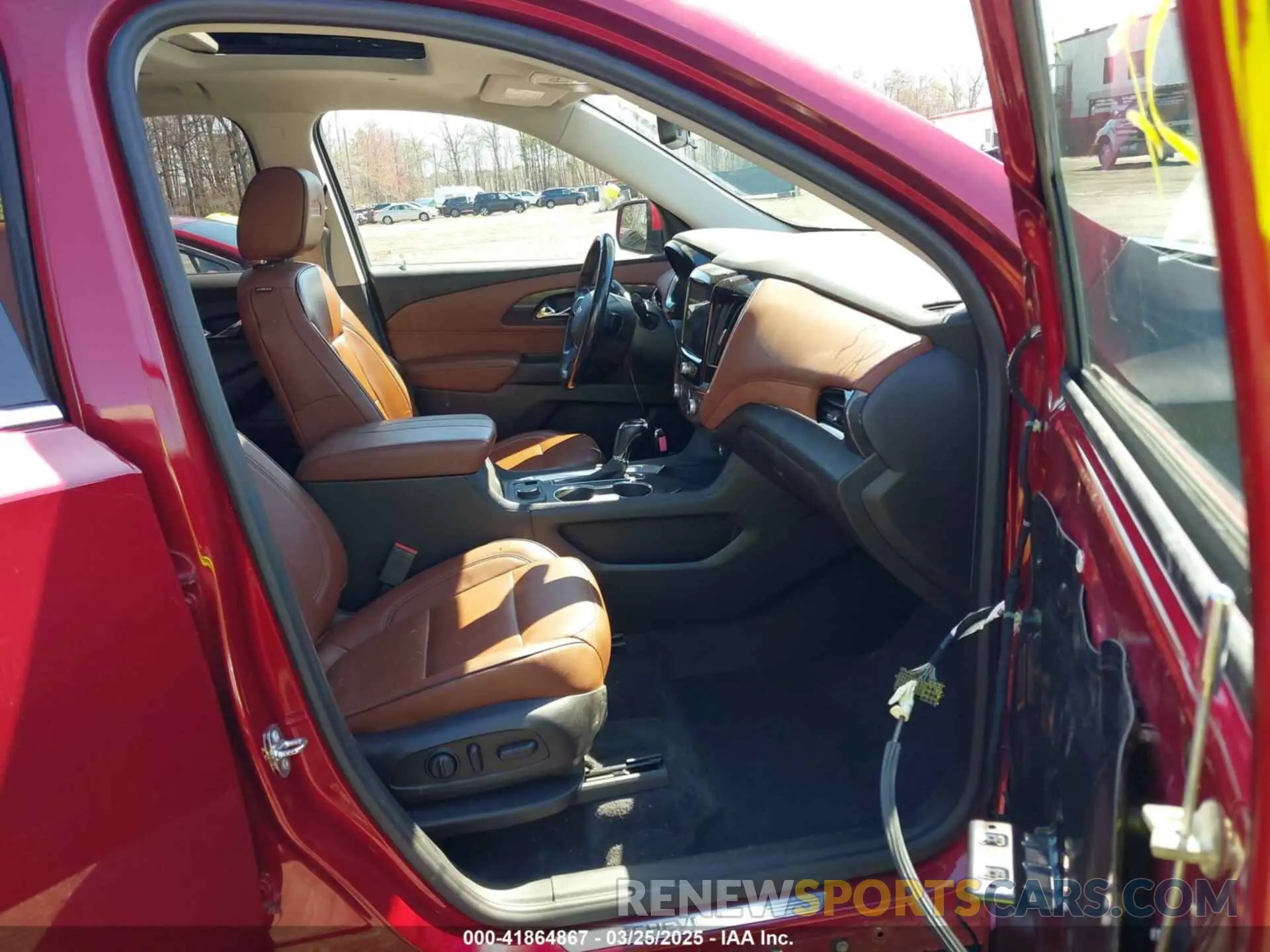 5 Photograph of a damaged car 1GNEVJKW1KJ114107 CHEVROLET TRAVERSE 2019