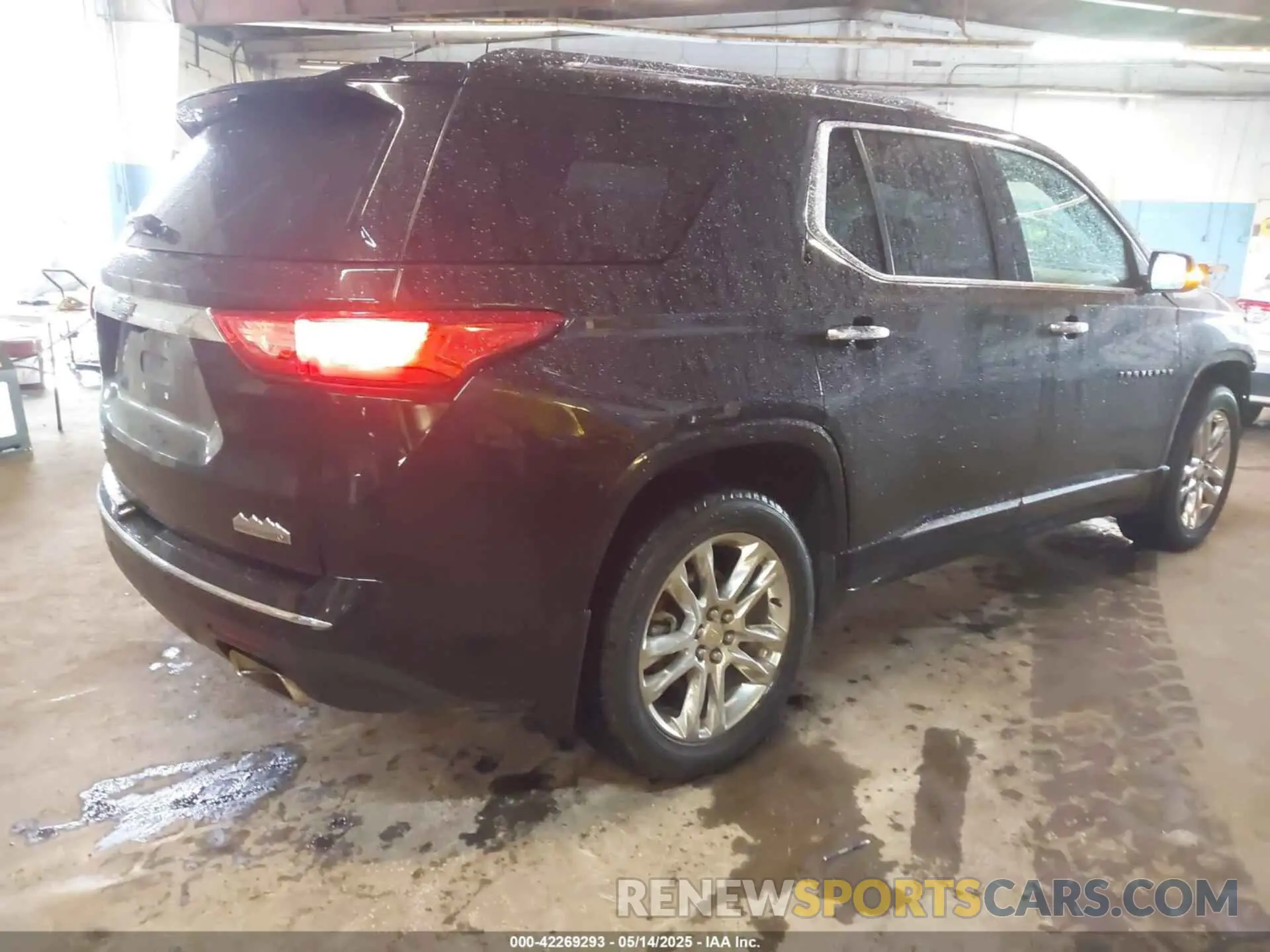 4 Photograph of a damaged car 1GNEVJKW1KJ288615 CHEVROLET TRAVERSE 2019