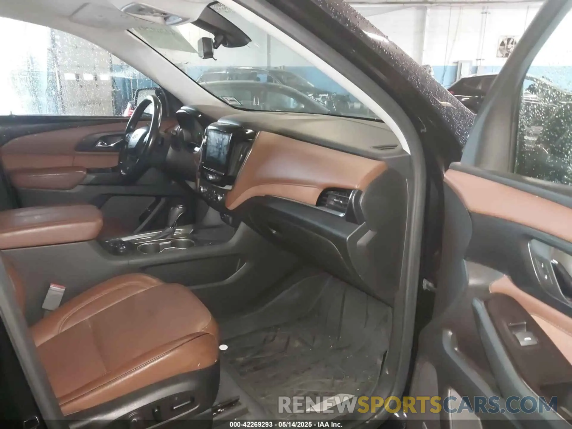 5 Photograph of a damaged car 1GNEVJKW1KJ288615 CHEVROLET TRAVERSE 2019