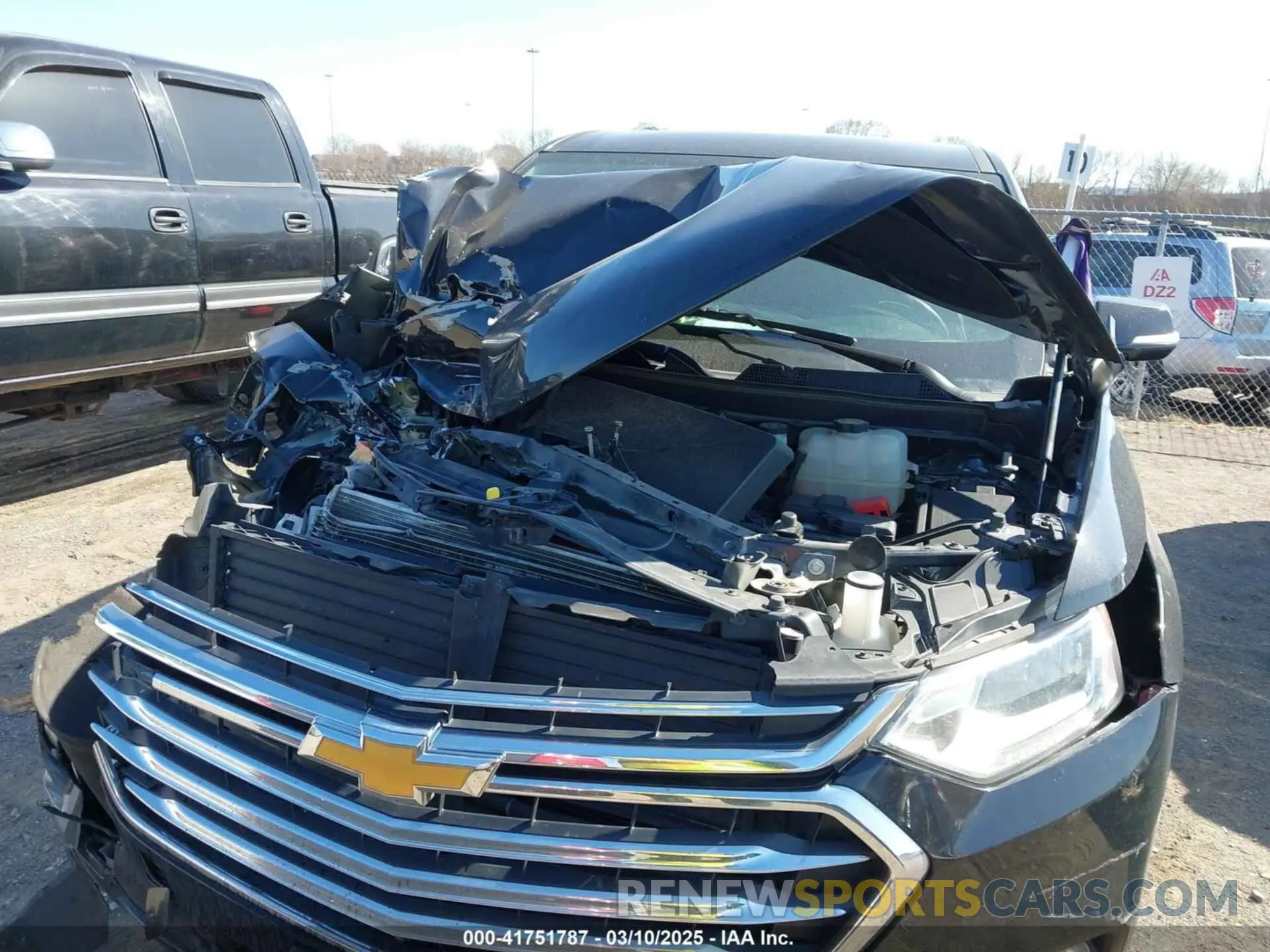 10 Photograph of a damaged car 1GNEVJKW1KJ316574 CHEVROLET TRAVERSE 2019