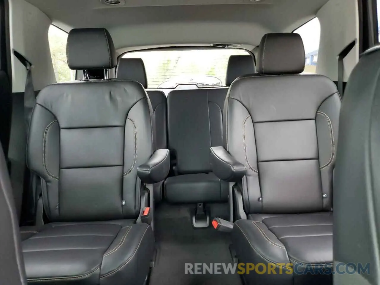 10 Photograph of a damaged car 1GNEVJKW3KJ129000 CHEVROLET TRAVERSE 2019