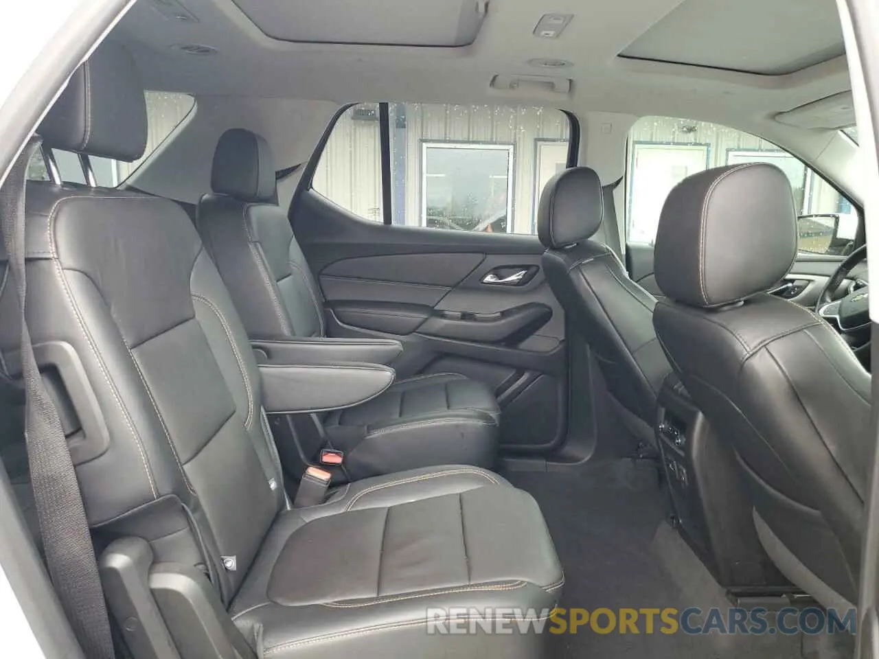 11 Photograph of a damaged car 1GNEVJKW3KJ129000 CHEVROLET TRAVERSE 2019