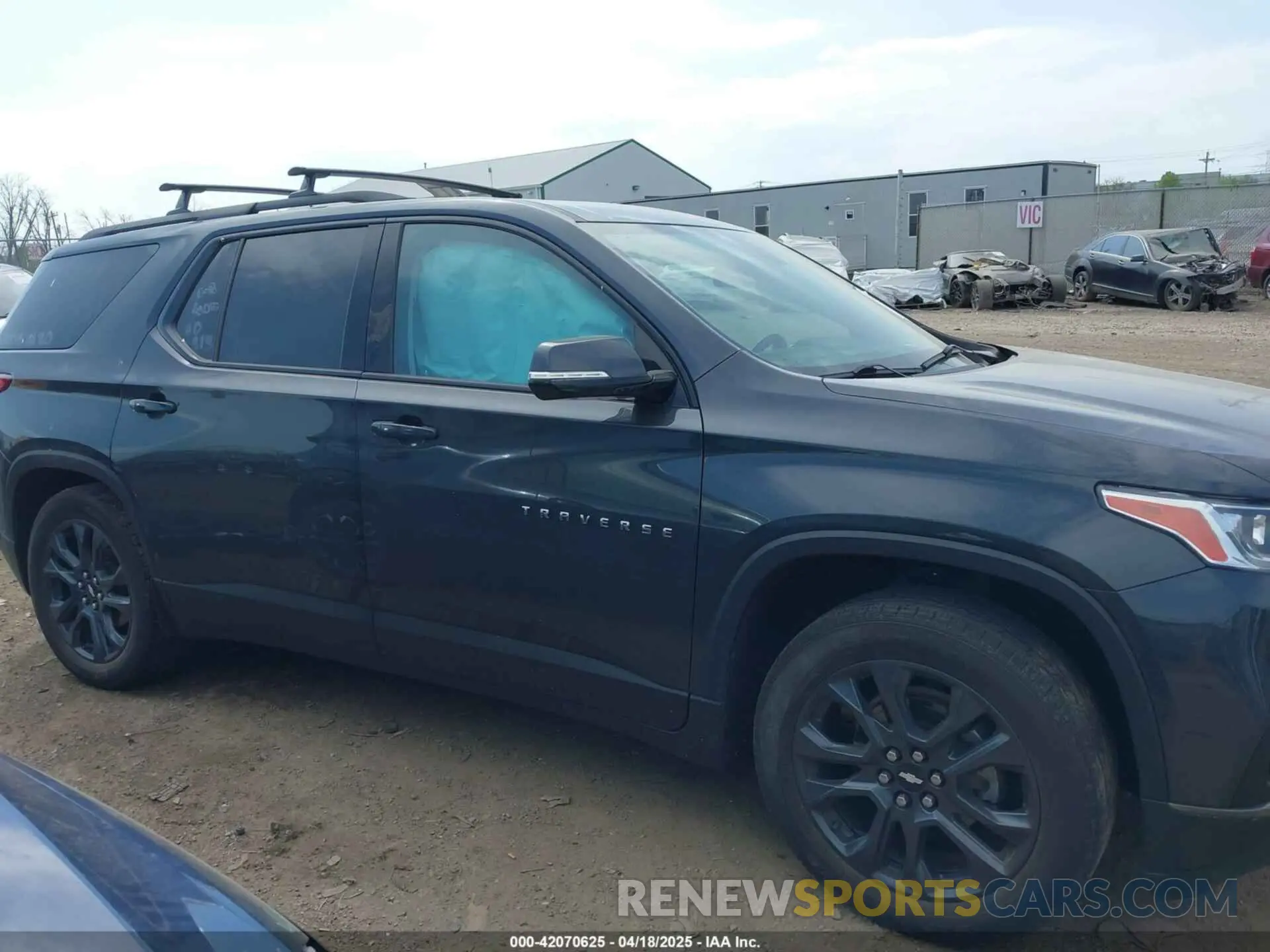 13 Photograph of a damaged car 1GNEVJKW3KJ229243 CHEVROLET TRAVERSE 2019