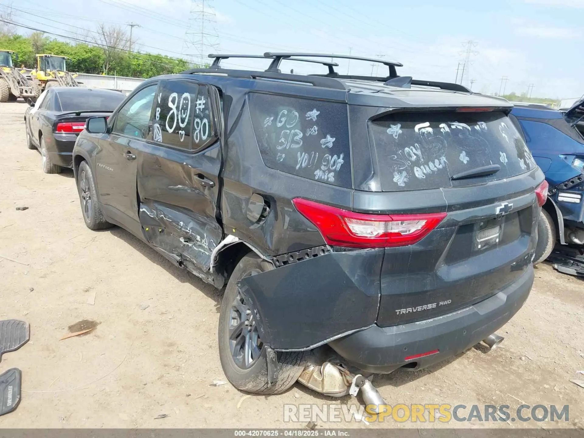 3 Photograph of a damaged car 1GNEVJKW3KJ229243 CHEVROLET TRAVERSE 2019