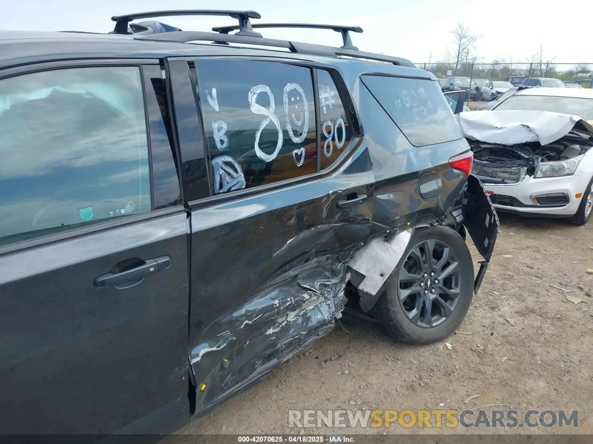 6 Photograph of a damaged car 1GNEVJKW3KJ229243 CHEVROLET TRAVERSE 2019