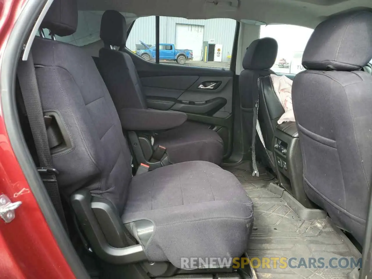 11 Photograph of a damaged car 1GNEVJKW4KJ127353 CHEVROLET TRAVERSE 2019