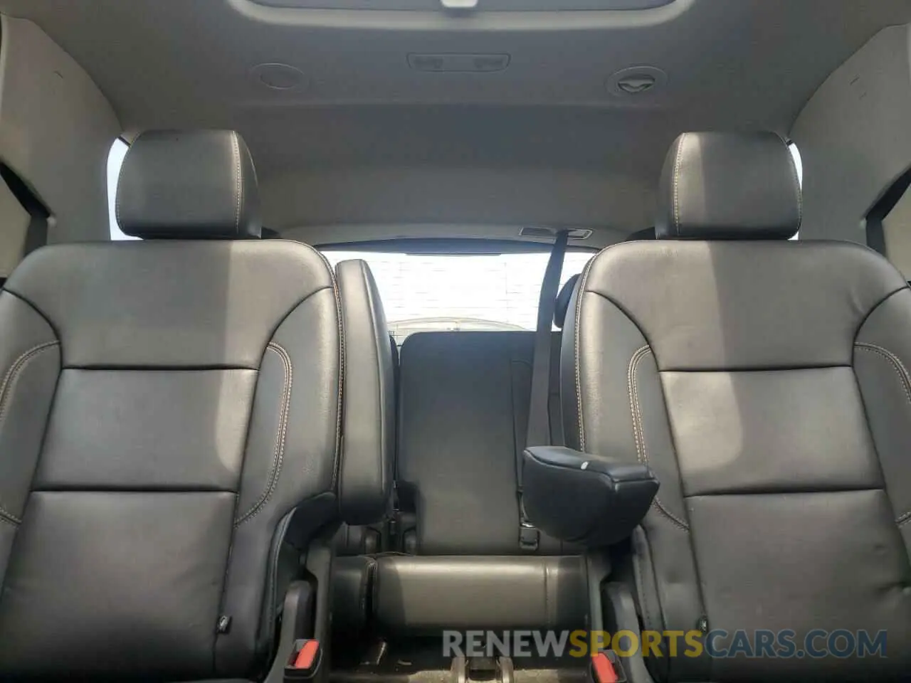 10 Photograph of a damaged car 1GNEVJKW5KJ119097 CHEVROLET TRAVERSE 2019