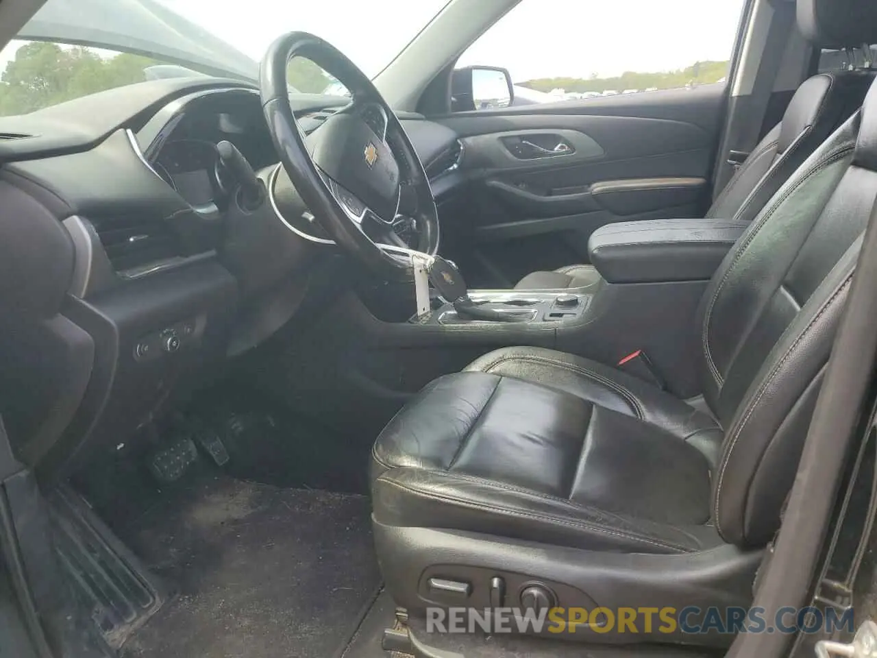 7 Photograph of a damaged car 1GNEVJKW5KJ119097 CHEVROLET TRAVERSE 2019