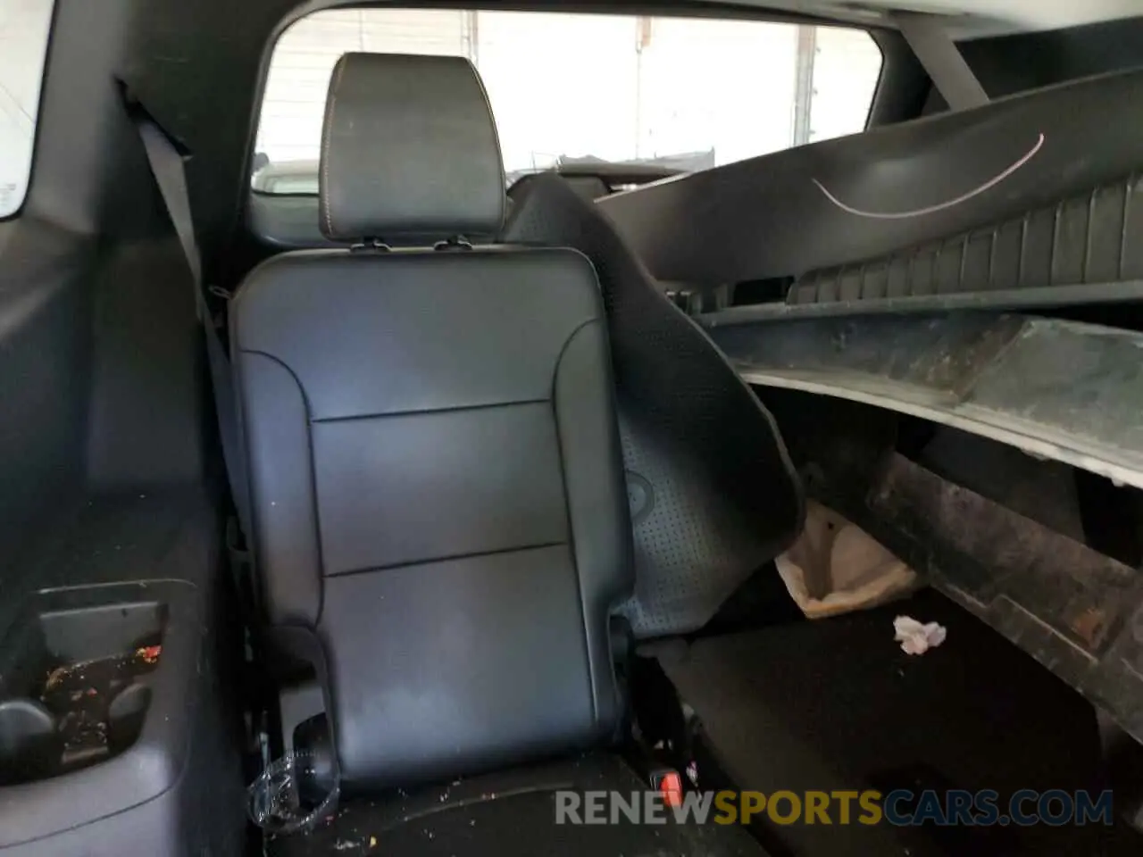10 Photograph of a damaged car 1GNEVJKW5KJ319364 CHEVROLET TRAVERSE 2019