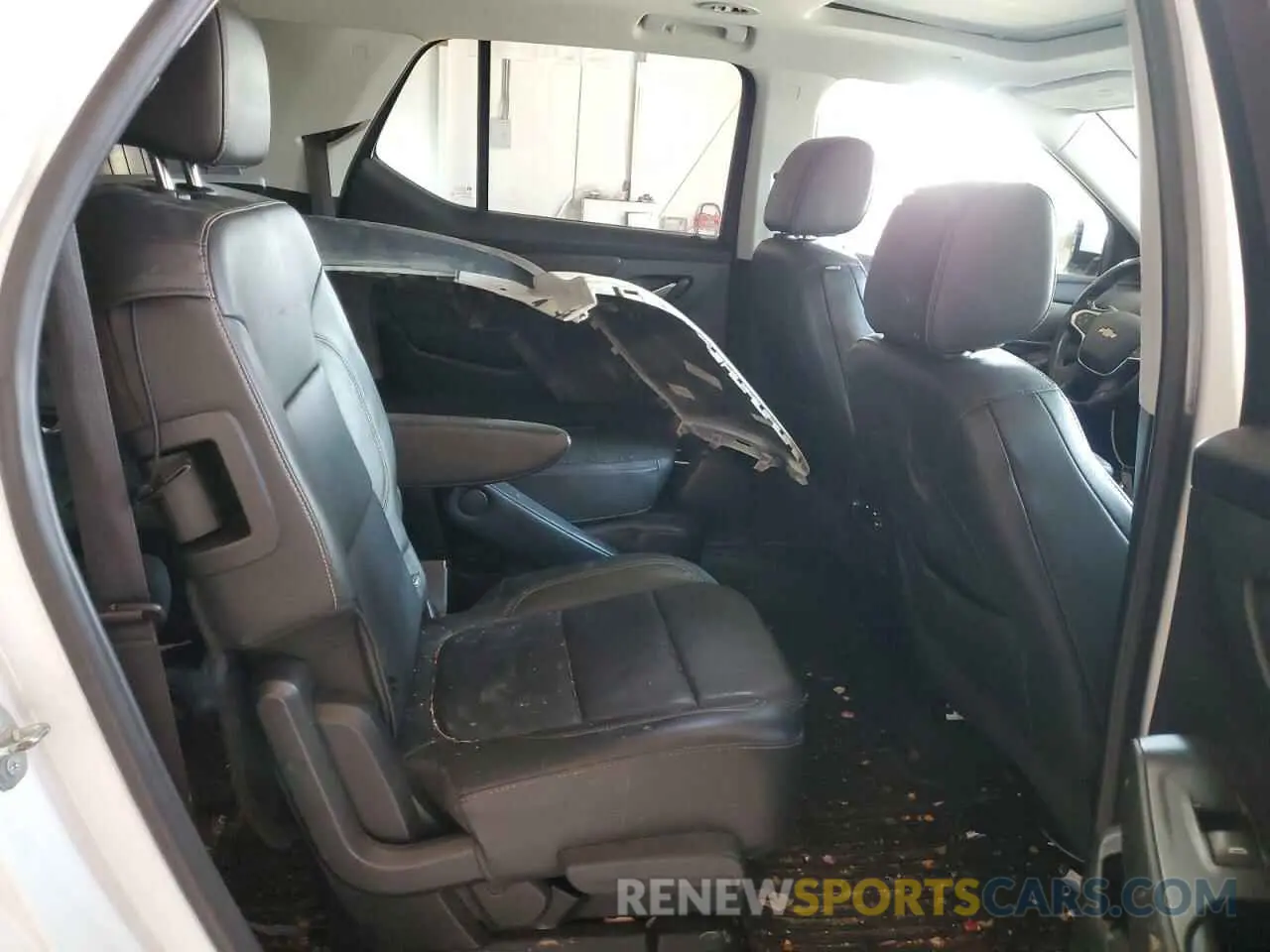 11 Photograph of a damaged car 1GNEVJKW5KJ319364 CHEVROLET TRAVERSE 2019