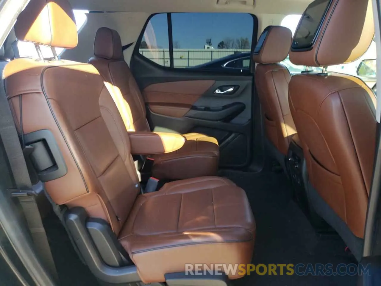 11 Photograph of a damaged car 1GNEVJKW9KJ201768 CHEVROLET TRAVERSE 2019