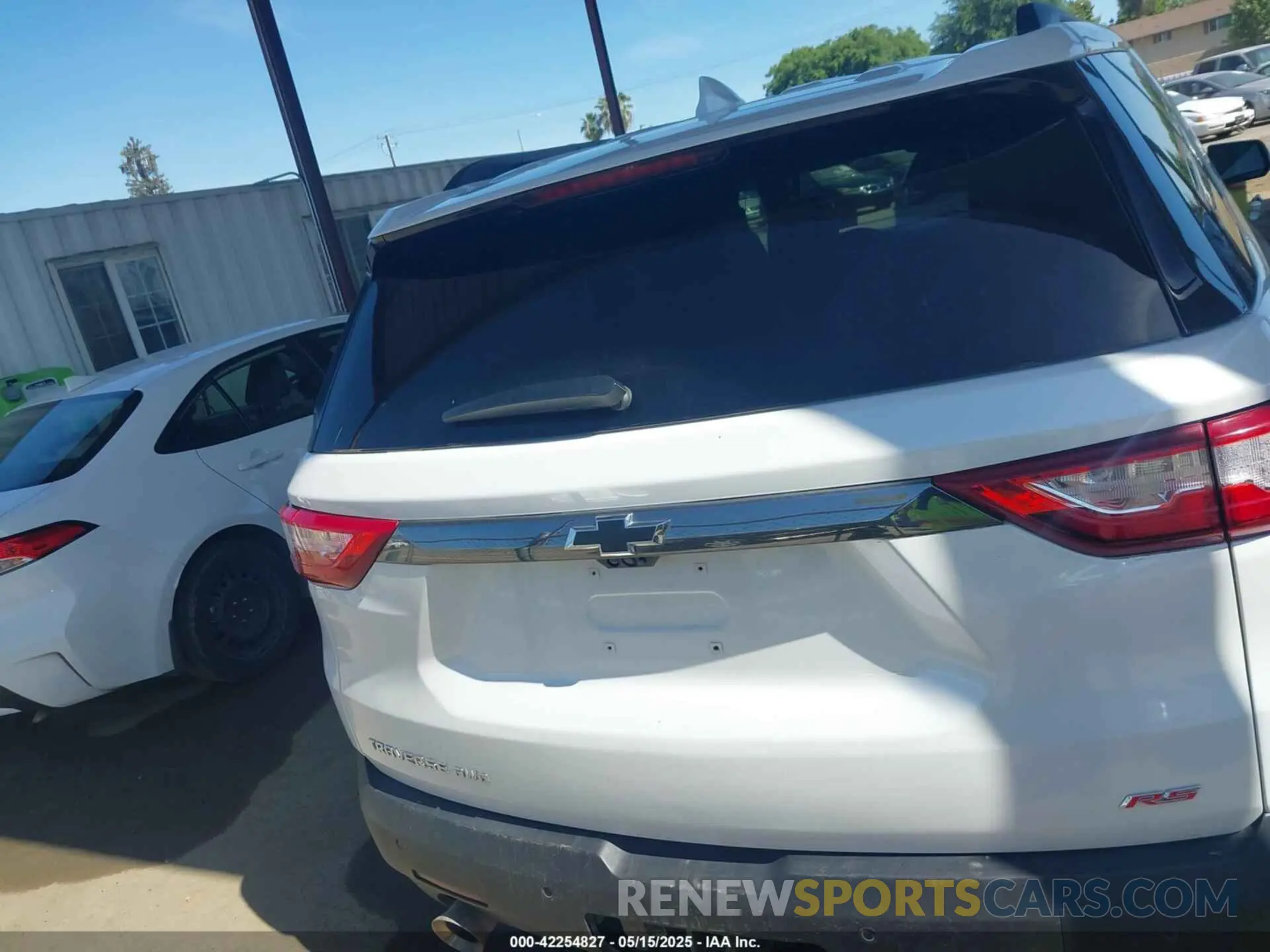 16 Photograph of a damaged car 1GNEVJKW9KJ238366 CHEVROLET TRAVERSE 2019