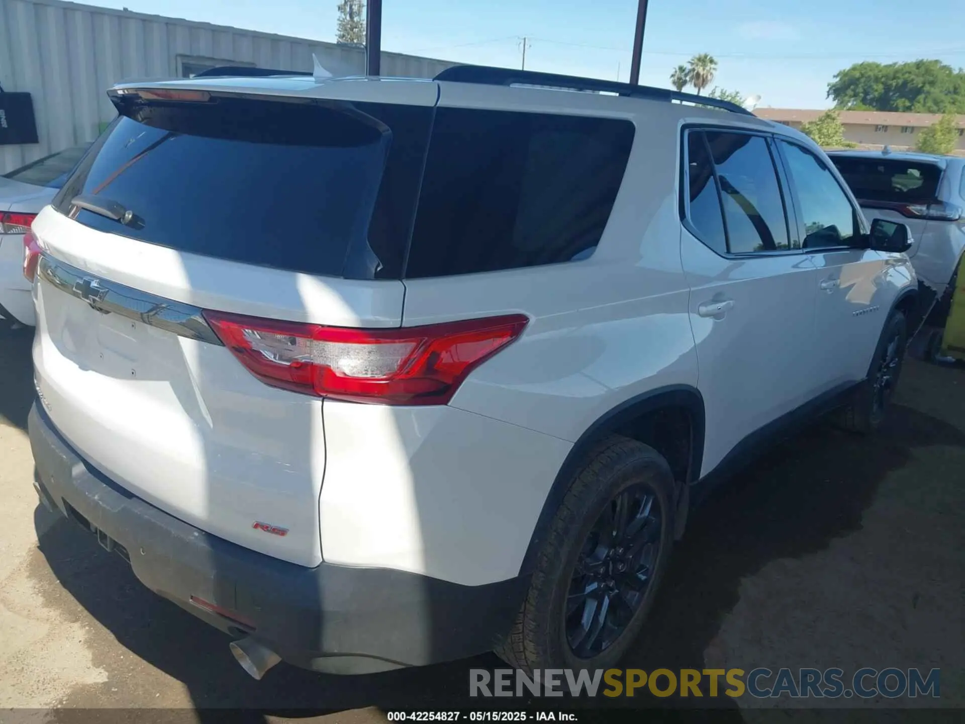 4 Photograph of a damaged car 1GNEVJKW9KJ238366 CHEVROLET TRAVERSE 2019