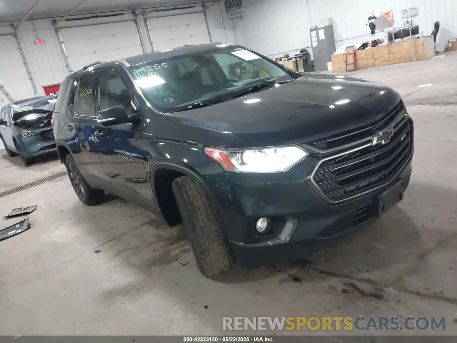 1 Photograph of a damaged car 1GNEVJKW9KJ276437 CHEVROLET TRAVERSE 2019