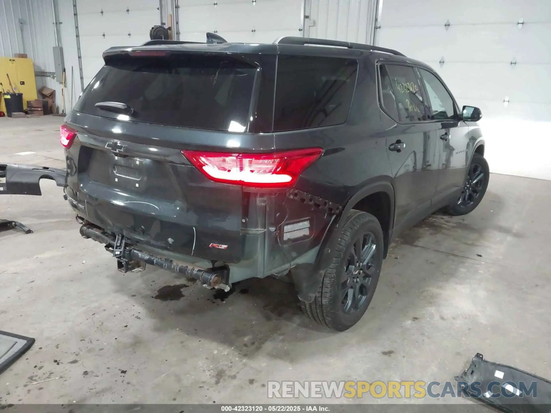 4 Photograph of a damaged car 1GNEVJKW9KJ276437 CHEVROLET TRAVERSE 2019