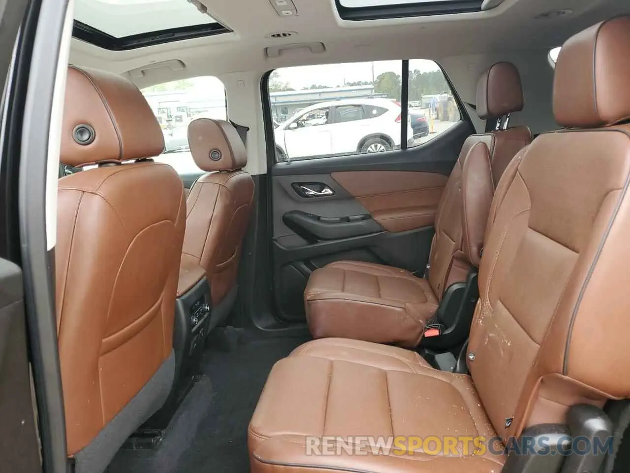 11 Photograph of a damaged car 1GNEVJKWXKJ224024 CHEVROLET TRAVERSE 2019