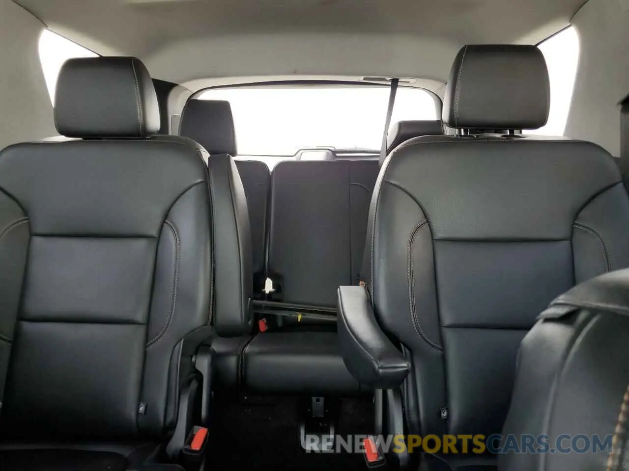10 Photograph of a damaged car 1GNEVKKW1KJ106739 CHEVROLET TRAVERSE 2019