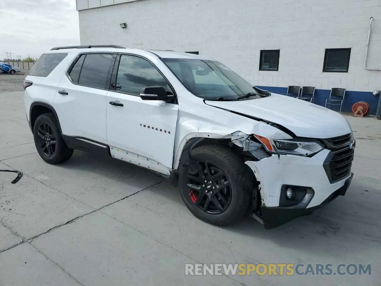 4 Photograph of a damaged car 1GNEVKKW1KJ106739 CHEVROLET TRAVERSE 2019